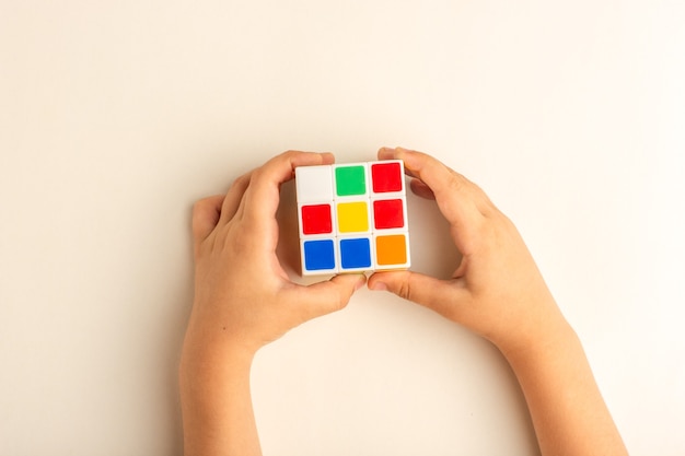 Anleitung Zauberwürfel 3×3 Kinder – Einfache Anleitung zum Lösen eines Zauberwürfels für Kinder