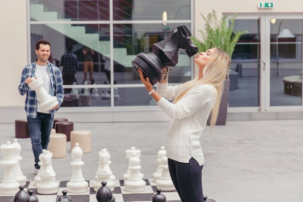 Wie Bewegt Sich Der Springer Beim Schach? Die Zugregeln des Springers einfach und verständlich erklärt