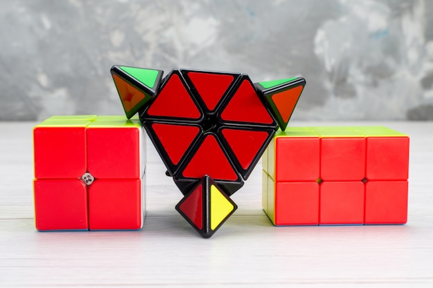 Rubik Cube Pyramide Lösung – Einfache Anleitung zum Lösen des Pyraminx-Zauberwürfels